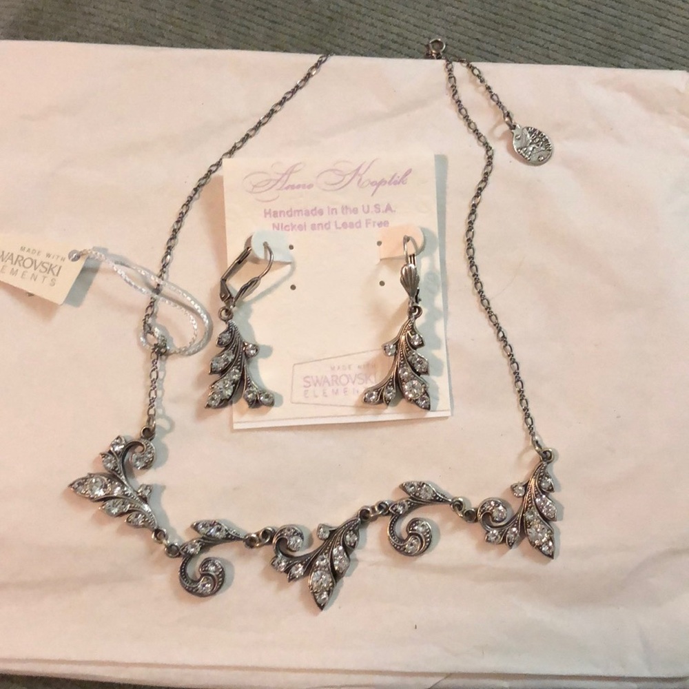 Earring and necklace set